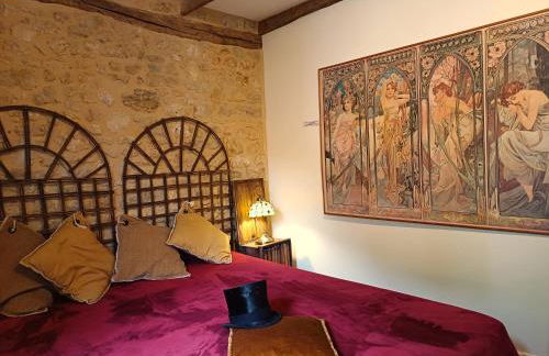 Au Pied du CHÂTEAU - 5 à 11 personnes - Baignade-canoë-piste cyclable à 100 m - Foto 19