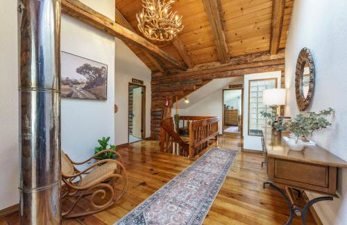 Log Cabin sleeps 20 with hot tub, EV Charger, firepit - Foto 48