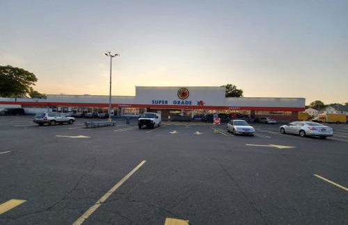 The Gold Room near downtown trains fast wifi - Photo 69