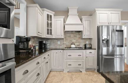 Sleeps 22, Lakefront w/ Private Dock & Pool, 2 Houses Lake Living by Avantstay - Foto 10