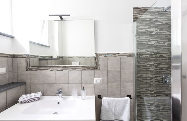 New & Stylish two Bedroom Apartment with Balconies - Foto 23