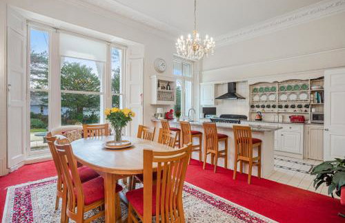 Stunning Apartment in Victorian Villa with Garden - Photo 14