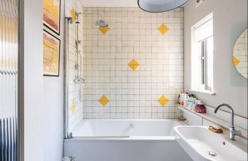 Large, modern, light, open plan designer house - Foto 16