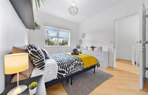 Cozylease 3 Bedroom Canary Wharf Family,Workcation, Fast WiFi, Workspace,1 stop to City - Photo 21