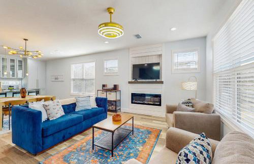 Modern Living in Texas! Home 2 Blocks to Lake LBJ - Foto 1