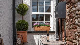 Charming Kenton Cottage - Photo 4