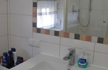 #1Gemütliches ruhiges sonniges Balkonzimmer mit Gemeinschaftsbad W-Lan Airport nah Late Night Check in Haus Nr 9,5 - Foto 20