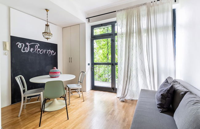 Stylish Apartment With Balcony - Photo 9