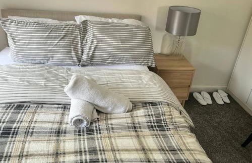 Cosy 3-Bed Retreat - Garden Parking & Bbq - Foto 8