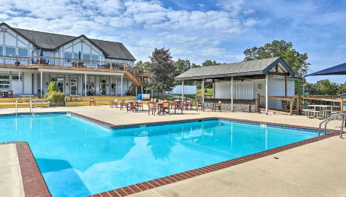 Pools, Hot Tub and More Bushkill Mountain Getaway! - Foto 4