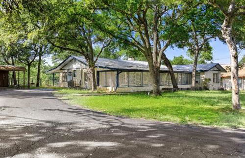 Creekside Haven with Pool and Firepit - Foto 69