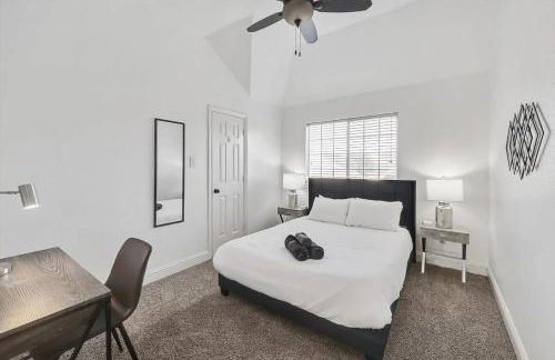 Luxury Home w Hot Tub near DFW Airport - Photo 34