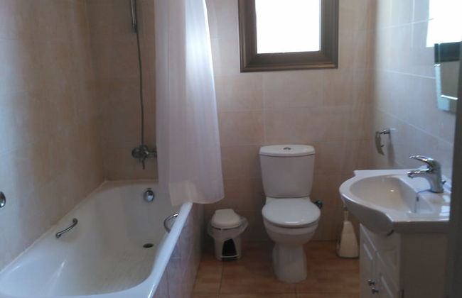 Huge ! Lovely! Private! Villa in The Heart Of Coral Bay! Car Not Essential ! - Photo 14