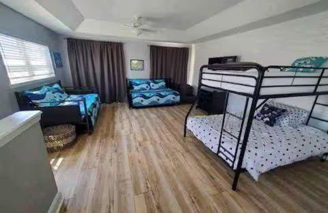 Coastal Castaway-Beach Retreat-Steps 2 Sand-Sleep 10-Pool-Hot tub - Foto 4