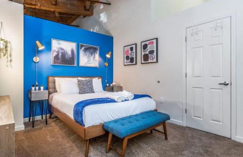 100 Year-Old Historic Brick 2BR Loft & Large Patio & Hammocks & High Ceiling - Foto 61