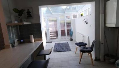 Brackenfield House in Great Barr, Birmingham near the Alexander Stadium and near the M6, with free WiFi, free parking and easy access to Walsall, West Bromwich, Aston Villa Football Ground, Star City and Birmingham City Centre - Foto 4