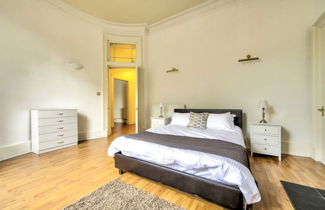 Alva - City Centre Apartment - Photo 3