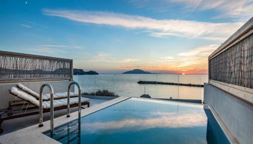 Almyra Boutique Suites with Private Pool -Finiki - Foto 3, sunbed