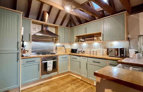 The Old Tractor Shed by inspirestays-com - Foto 13