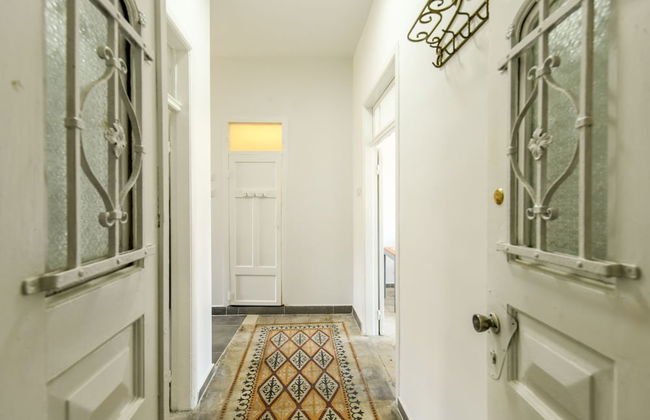 Vintage Charm 1BR Apt w Balcony & View - Foto 29