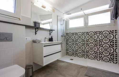 Villa Azure Horizon and Breeze - Panoramic Ocean View and Heated Pool - Foto 36