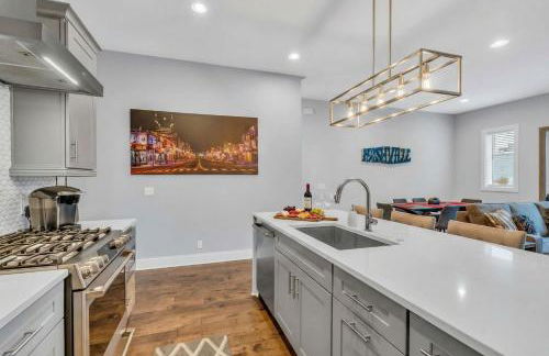 NEW Luxe 4BR 12 Beds - RoofDeck Views - Chefs Kitchen - Foto 37