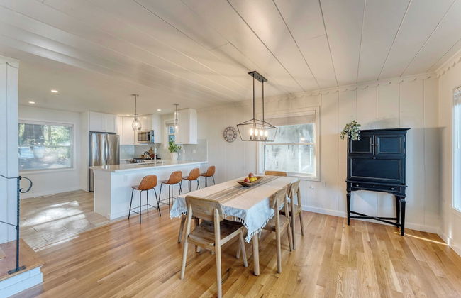 West Shore Lake House by Avantstay Ski Cabin w/ Backyard Sledding Hill! - Photo 13