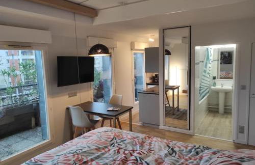 Studio avec terrasse proche des transports. - Foto 12