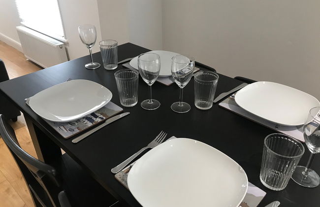 One Bedroom Flat, Sleeps 4, Balcony & Free Parking - Foto 7