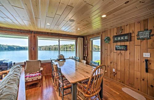 BBQ Ready Lakeside Milford Home with Paddleboat - Foto 8