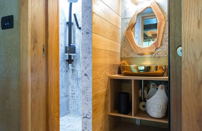 Amazing Chalet with Private Garden, Hot Tub, Sauna, Great Location by the River - Foto 11