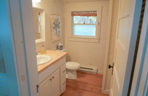 Charming 1-bedroom Waterfront Cottage in Morgan VT - Foto 9