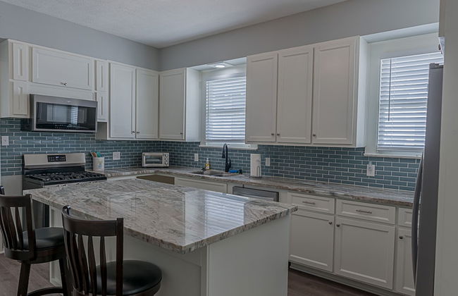 Uptown Cottage 2 Minutes to The Strand and Utmb - Foto 6