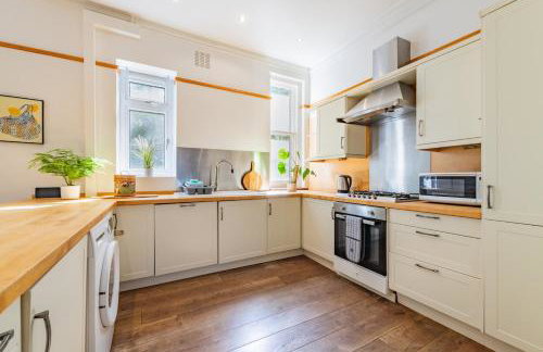 Spacious 4BR Home - Extra Sleeping Prestigious Spot - Foto 16