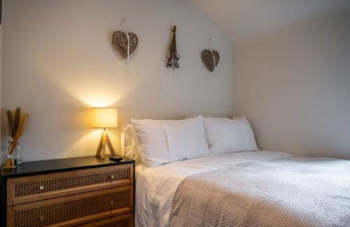 Bramble Cottage - Cosy 2 Bed With Deluxe HOT TUB & Log Burner - Photo 19