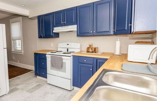 Cozy Riverfront Bungalow with Stunning Views - Foto 17