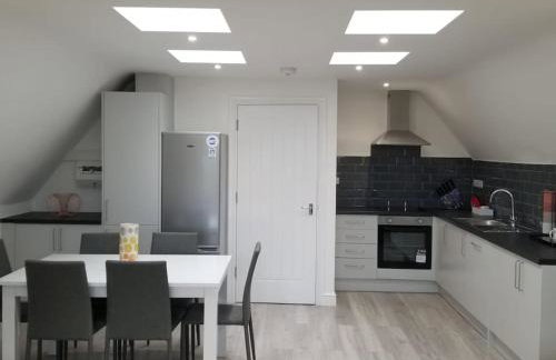 Orchid Lodge - Two Bed Generous Flat - Parking, Netflix, WIFI - Close to Blenheim Palace & Oxford - F4 - Photo 16