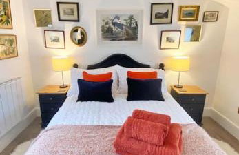 The Little House - Photo 2