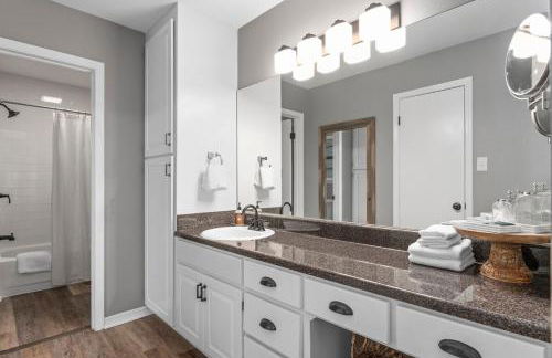 Family or Group Getaway Spacious Home - Porch - Sleeps 10 - Foto 12