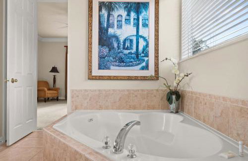 5BR home w private heated pool - Foto 46