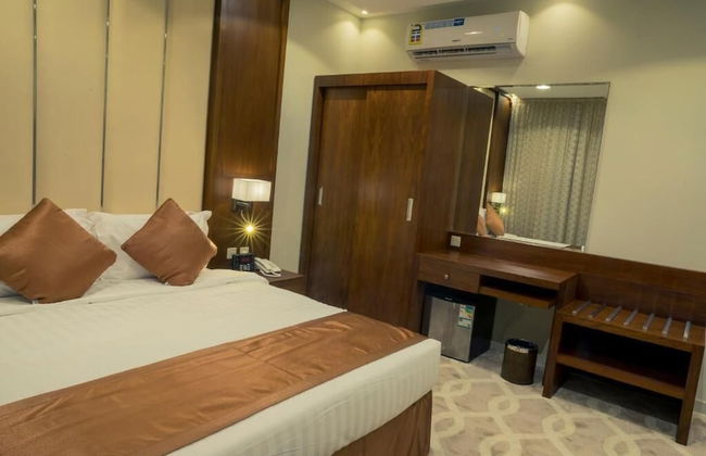 Ninety Two - Photo 7