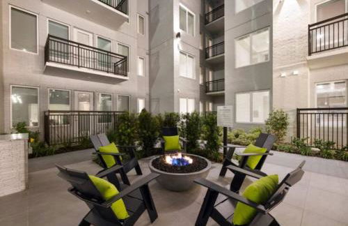 Resort-Style Apartments near The Galleria - Foto 1