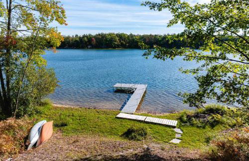 Pet-friendly Lakefront Gaylord Home with Dock! - Foto 2