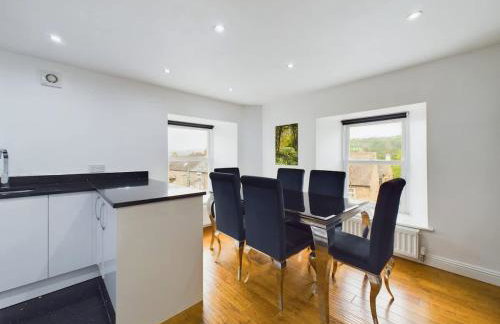 Modern 4 Bed Walk to Pubs, Shops and Countryside - Photo 9