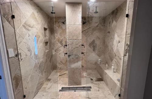 Lux Private Home - Pool, Billiards, 8 Smart TVs, Board Games, Cotton Bedding - The Stone Sanctuary at McCullough Hills Trailhead - Foto 2