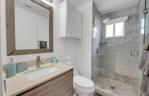 Subtle 2 Bed in Edgewater near Downtown With Free Parking - Foto 18