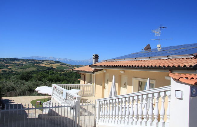 Villa with Salt Water & Heated Pool & Hot Tub near sea - Foto 70