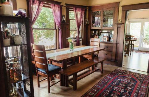 Southeast Portland Comfy & Eclectic Craftsman Home - Foto 2