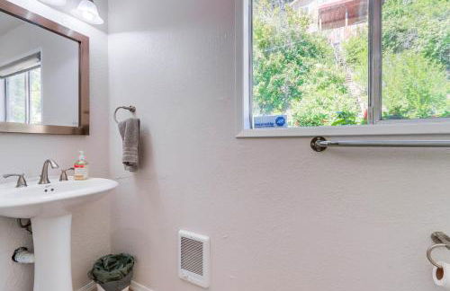 Private Hot Tub Deer Lake Home with Dock Access! - Foto 17