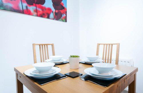 The Dakota - next to East Midlands Airport - Photo 4